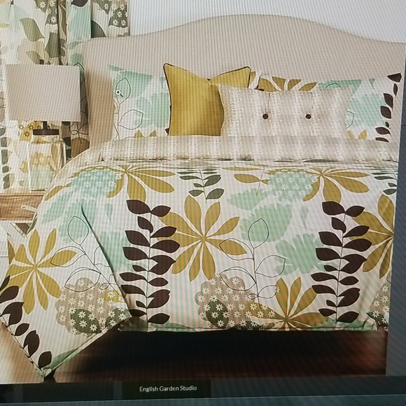 Four (4) Piece Duvet Set Queen